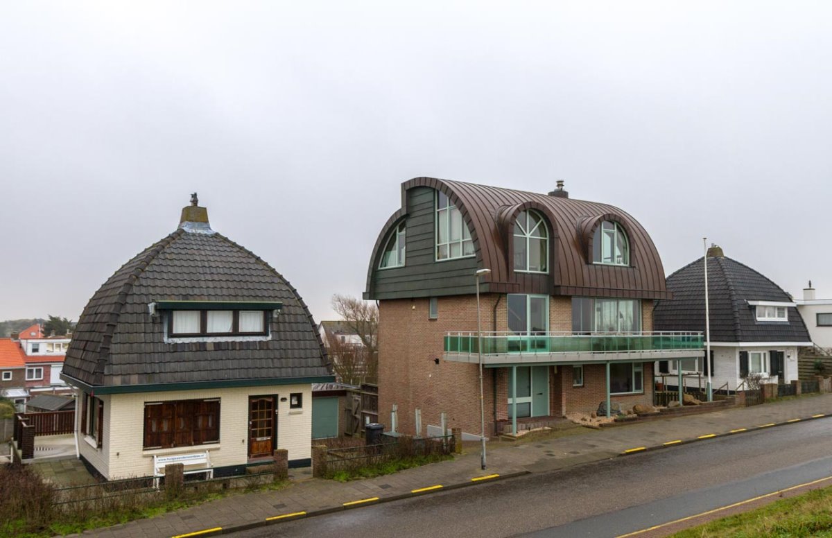 De twee paddestoelhuisjes in Huisduinen.