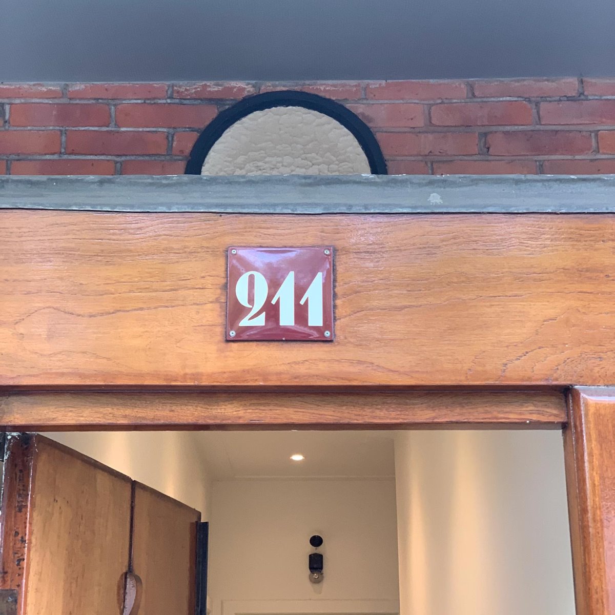 Huisnummer, alleen gebruikt op het huizenblok Churchill-Laan 169-211