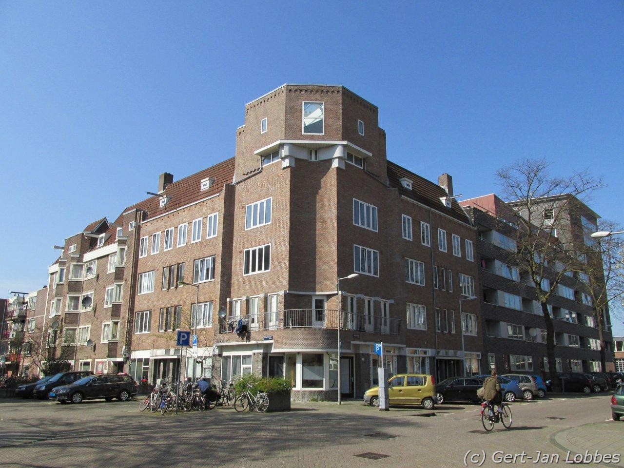 Ternatestraat hoek Kramatweg (rechts), architect Baarda 1926).