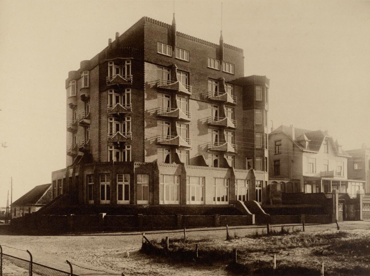 Hotel Seinpost, Zandvoort (Lammers/Groenendijk, 1920. Afgebroken tijdens WOII).