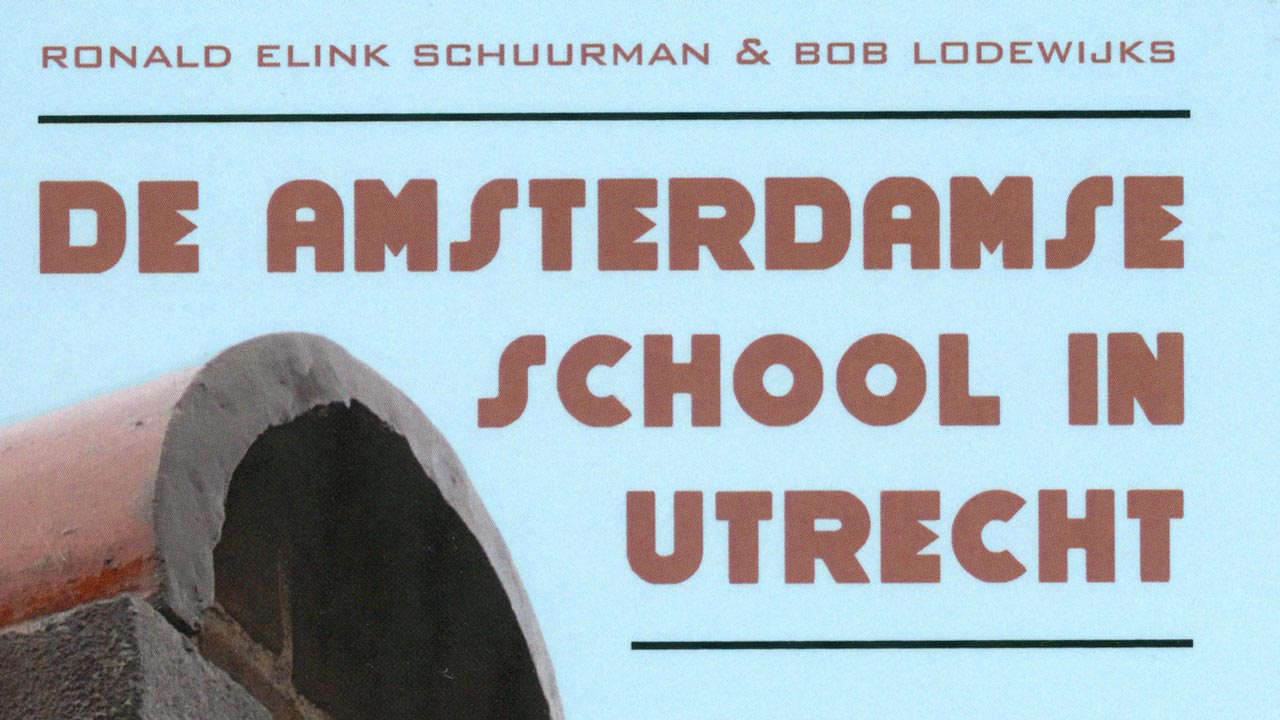 De voorkant van het boekje ''De Amsterdamse School in Utrecht''.